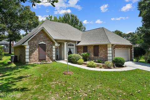 8832 Manoo Pl, Diamondhead, MS 39525