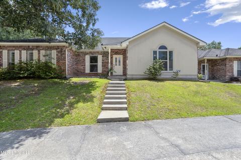 1203 Kapalama Ct, Diamondhead, MS 39525