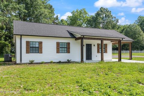 217 Ford St, Como, MS 38619