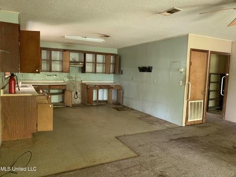 20 Camp Hillcrest Rd, Wiggins, MS 39577 photo 4