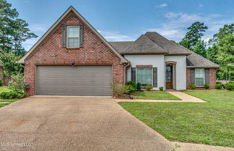100 Woodridge Dr, Pearl, MS 39208