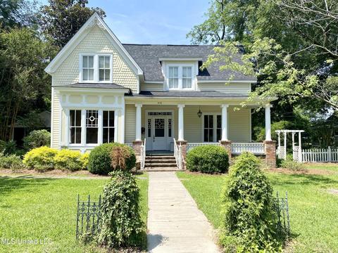 611 W Georgetown St, Crystal Springs, MS 39059