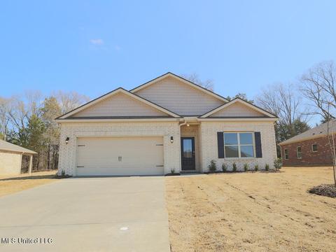 8977 Mary Frances Dr, Southaven, MS 38671