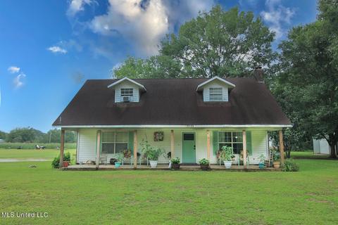 7728 S Wind Dr, Moss Point, MS 39562