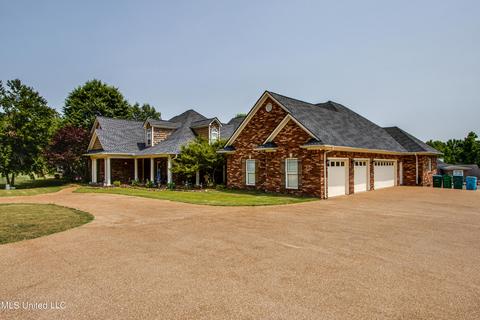 8187 Valley Ridge Dr, Olive Branch, MS 38654