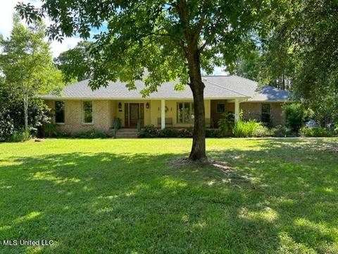 124 Fairway Dr, Pass Christian, MS 39571