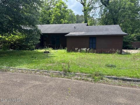 4561 Meadowhill Dr, Jackson, MS 39206
