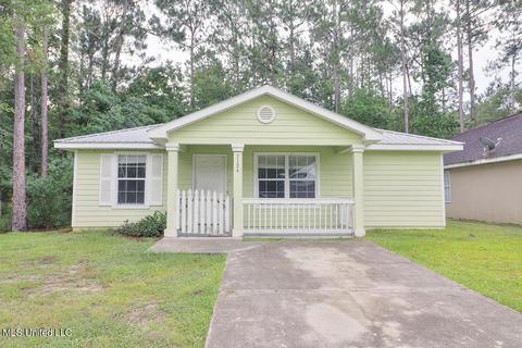 7124 Sunflower St, Bay Saint Louis, MS 39520