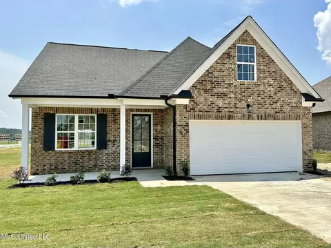 9061 S Lakeside Dr, Walls, MS 38680