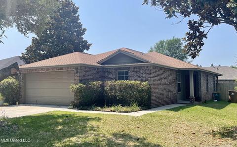 10230 English Manor Dr, Gulfport, MS 39503