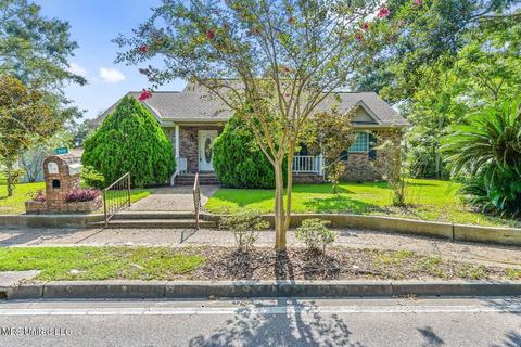 9498 Central Ave, D'iberville, MS 39540