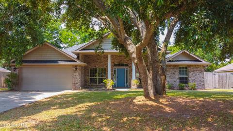 121 Cattail Ln, Ocean Springs, MS 39564
