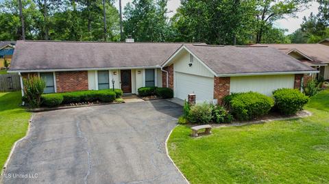 1 Dove Way Cir, Clinton, MS 39056