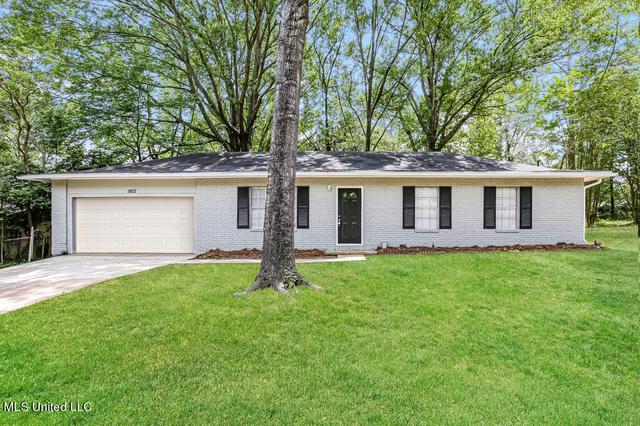 1907 Bienville Dr, Jackson, MS 39212