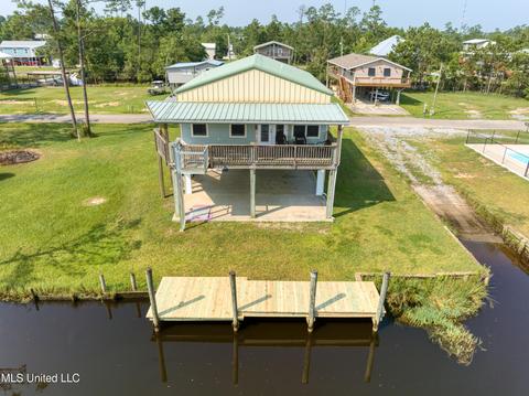 4142 Dolphin St, Bay Saint Louis, MS 39520