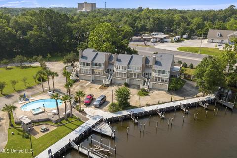 717 Bienville Blvd #B3, Ocean Springs, MS 39564