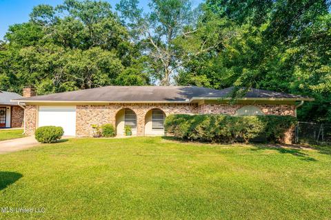 1809 Sandpiper Ave, Ocean Springs, MS 39564
