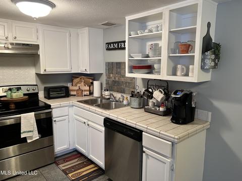 375 Lakebend Dr, Brandon, MS 39042 photo 4