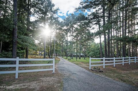 250 Roberts Road Rd, Magee, MS 39111