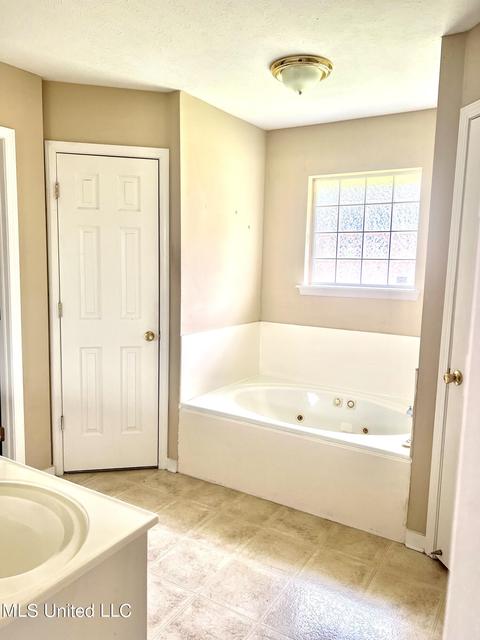 433 Hillandale Dr, Jackson, MS 39212 photo 10