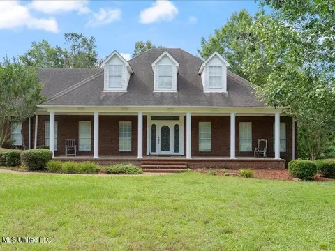 60 Jackson Rd, Senatobia, MS 38668