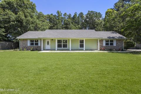2416 Robertsdale Rd, Gautier, MS 39553