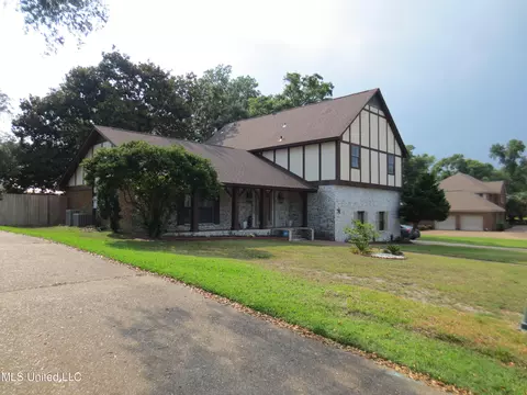429 Woodland Park Dr, Biloxi, MS 39531