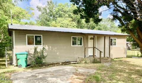 8196 Texas Ave, Gulfport, MS 39501