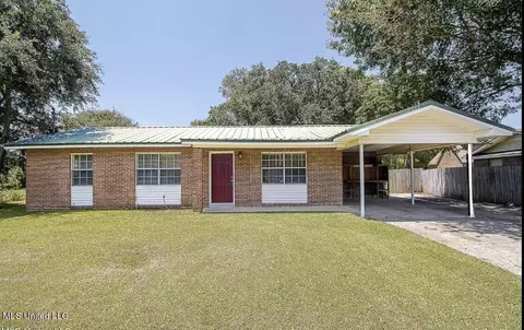 1803 Cherokee Dr, Pascagoula, MS 39581