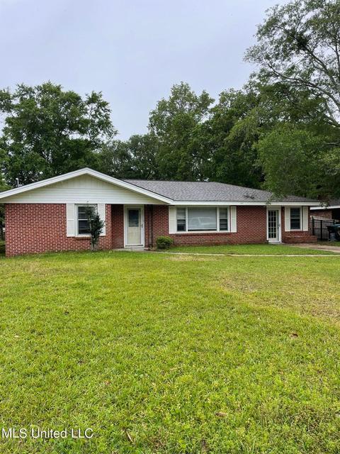 100 Sunhaven Dr, Ocean Springs, MS 39564