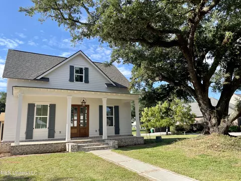 415 2nd St, Gulfport, MS 39507
