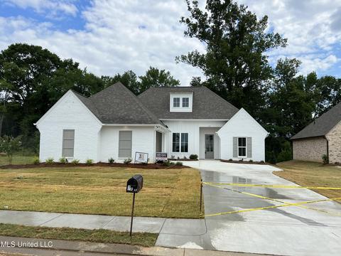 174 Sweetbriar Cir, Canton, MS 39046