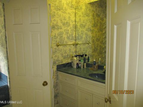 127 N Meadows Pl, Jackson, MS 39211 photo 30