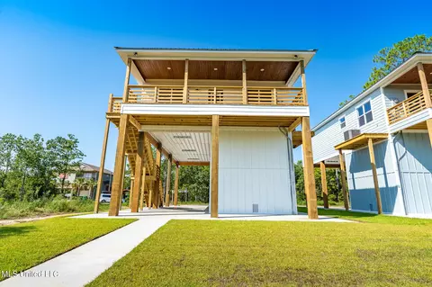 5022 Oklahoma St, Bay Saint Louis, MS 39520