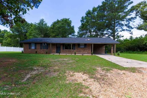 117 Dennis Knight Rd, Collins, MS 39428