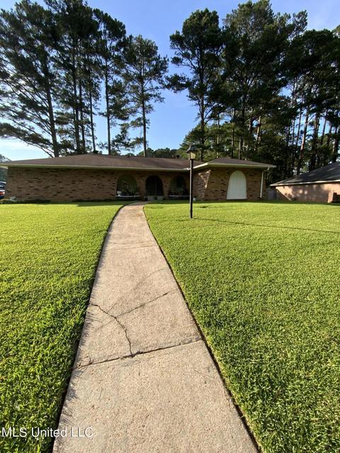 168 Hazelcrest Dr, Jackson, MS 39212
