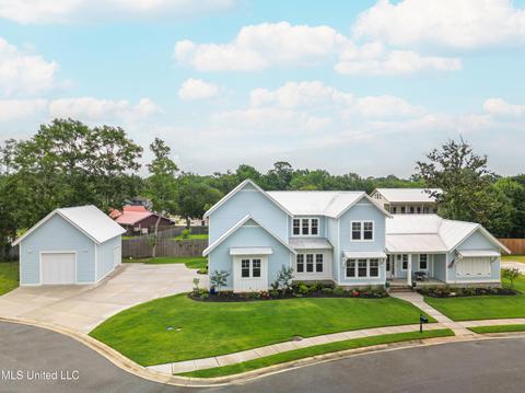 142 Seaside Dr, Ocean Springs, MS 39564