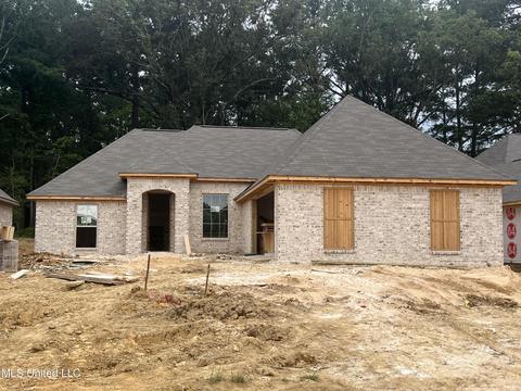 515 Silver Hill Drive Dr, Pearl, MS 39208