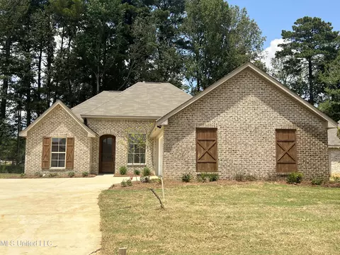 521 Silver Hill Dr, Pearl, MS 39208
