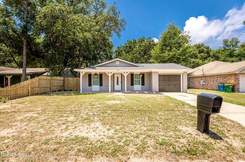 1617 S 11th St, Ocean Springs, MS 39564