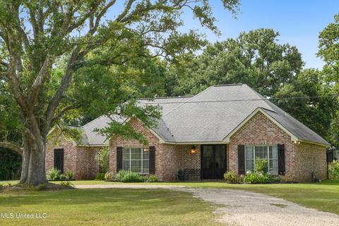 16 Preacher Hill Rd, Picayune, MS 39466