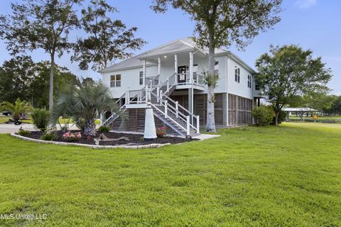 400 Graveline Rd, Gautier, MS 39553