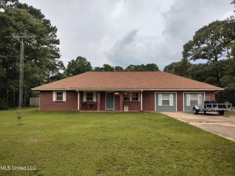 12 Strahan Ln, Lumberton, MS 39455