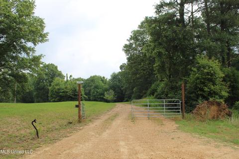 980 Compress Rd, Como, MS 38619
