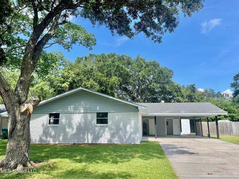 2807 Lynwood St, Pascagoula, MS 39581