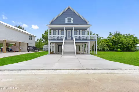 127 Aiken Rd, Waveland, MS 39576
