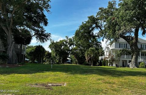 1303 Beach Blvd, Pascagoula, MS 39567