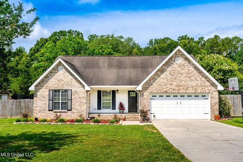 29 Timaquana Dr, Picayune, MS 39466
