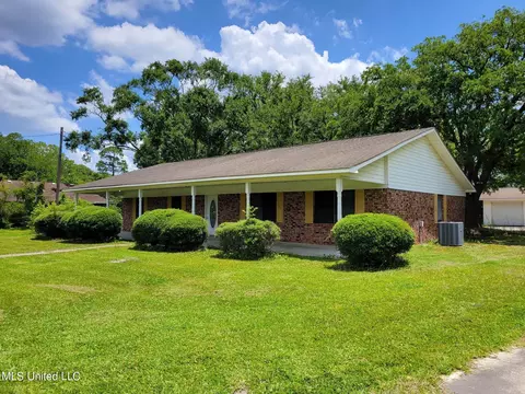 3412 Arlington St, Pascagoula, MS 39581