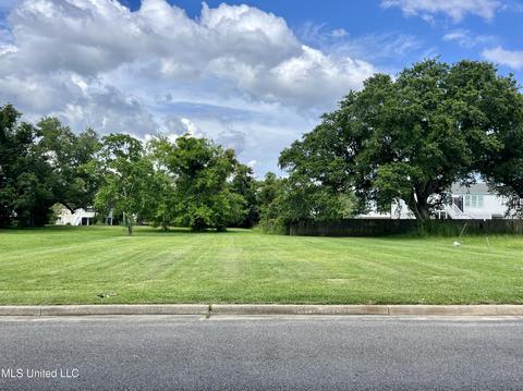 220 Clark Ave, Pass Christian, MS 39571